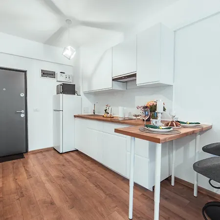 Tilia Breeze Апартаменты Сатурн