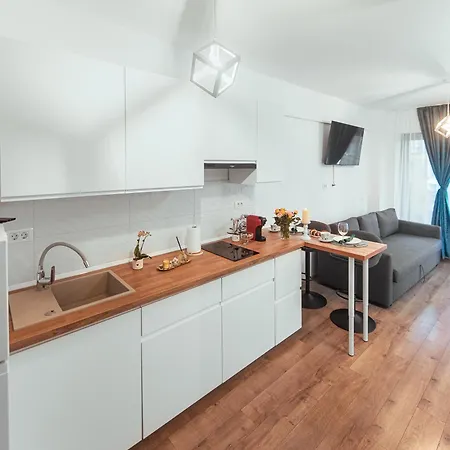 Tilia Breeze Апартаменты Сатурн